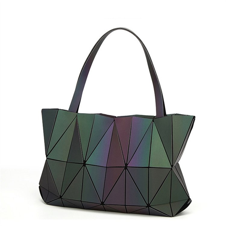 luminous effect bag 2023